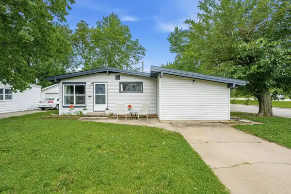 101 E Springdale St, Derby, KS 67037-1238