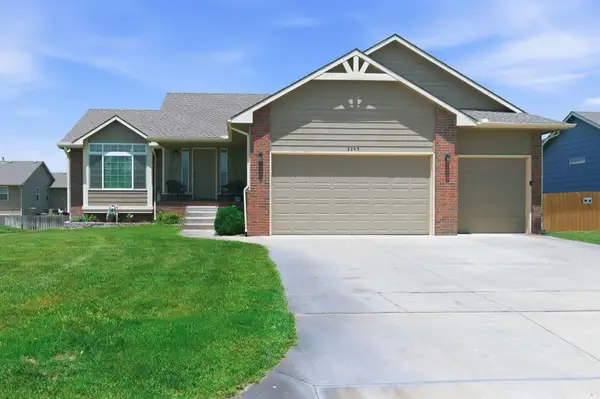3245 S Bluelake Ct, Wichita, KS 67215