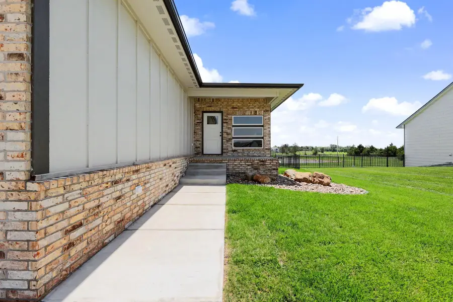 1133 W Trek Cir, Goddard, KS 67052 - #2