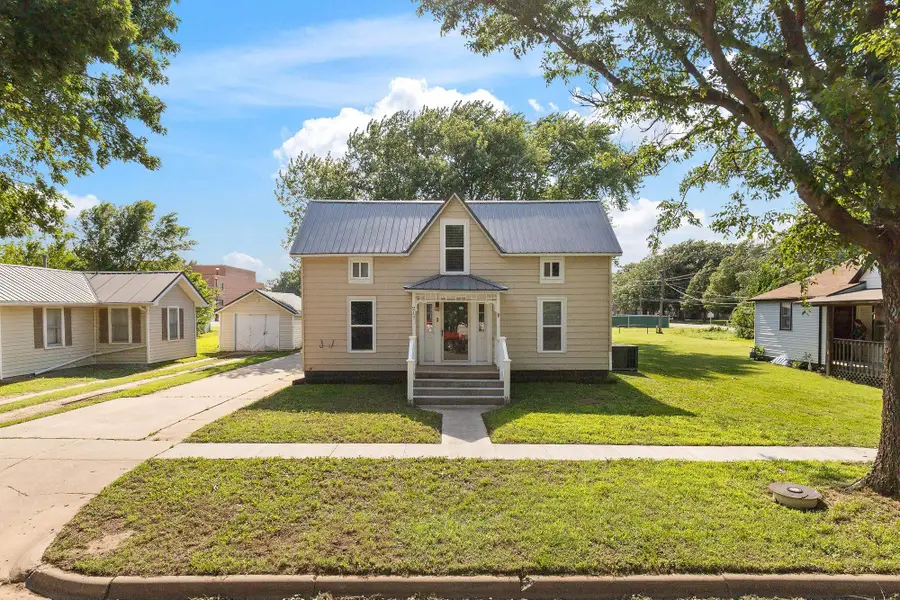 217 N Emporia St, Haven, KS 67543 - #3