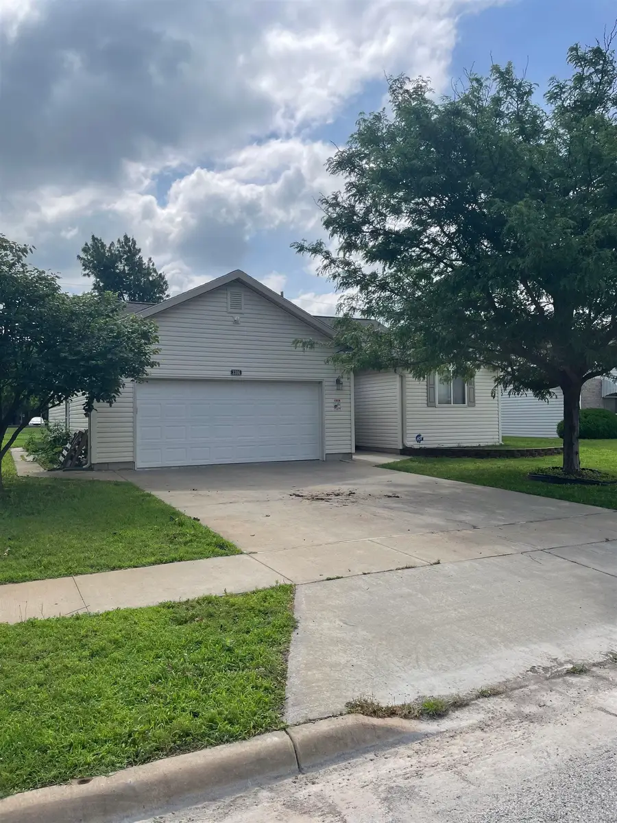 3306 Amanda St, Hutchinson, KS 67502 - #2