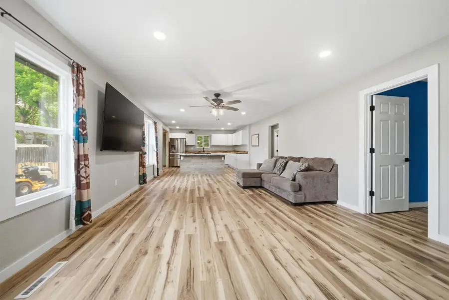 1206 Henry, Augusta, KS 67010 - #3