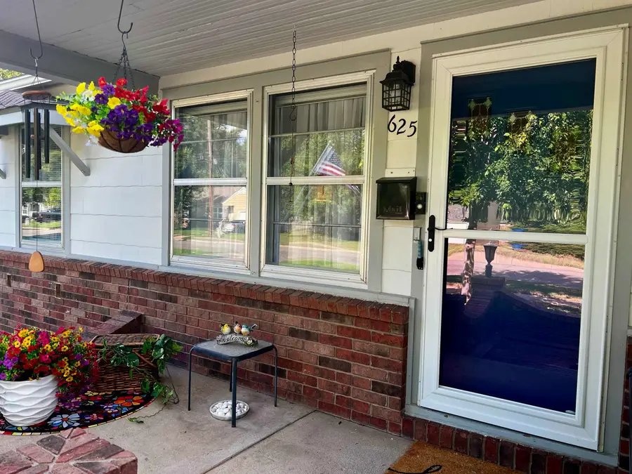 625 Grandview Ave, Newton, KS 67114-2051 - #2
