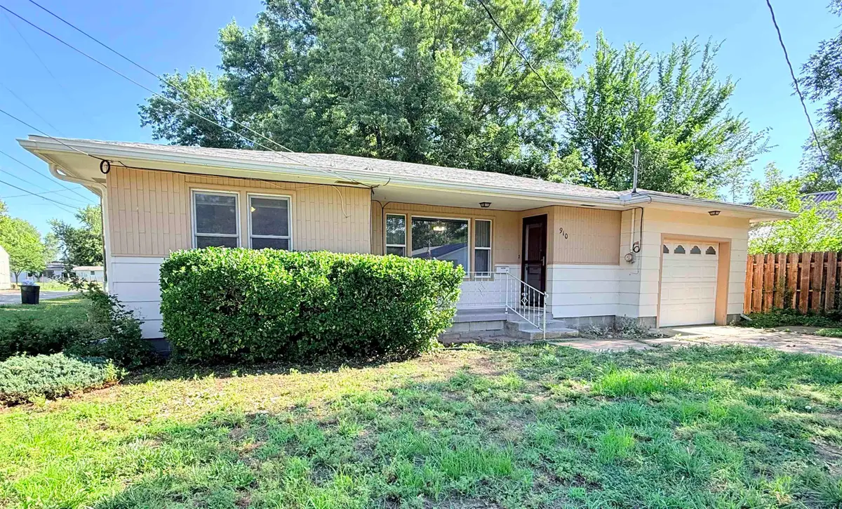910 E Sherman, Marion, KS 66861 - #1
