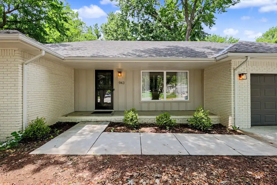 943 N Briarwood Rd, Derby, KS 67037 - #2