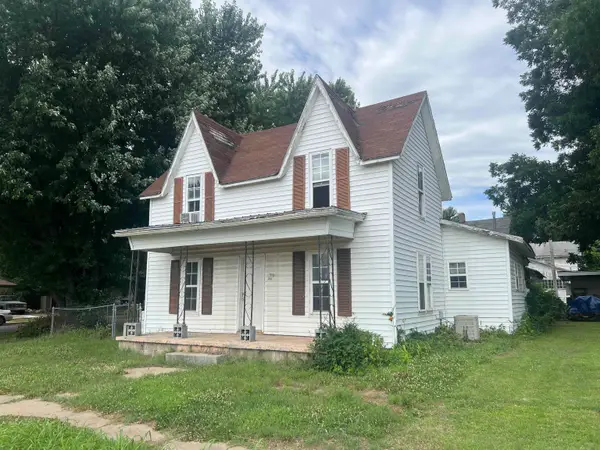 401 N 1st, Arkansas City, KS 67005