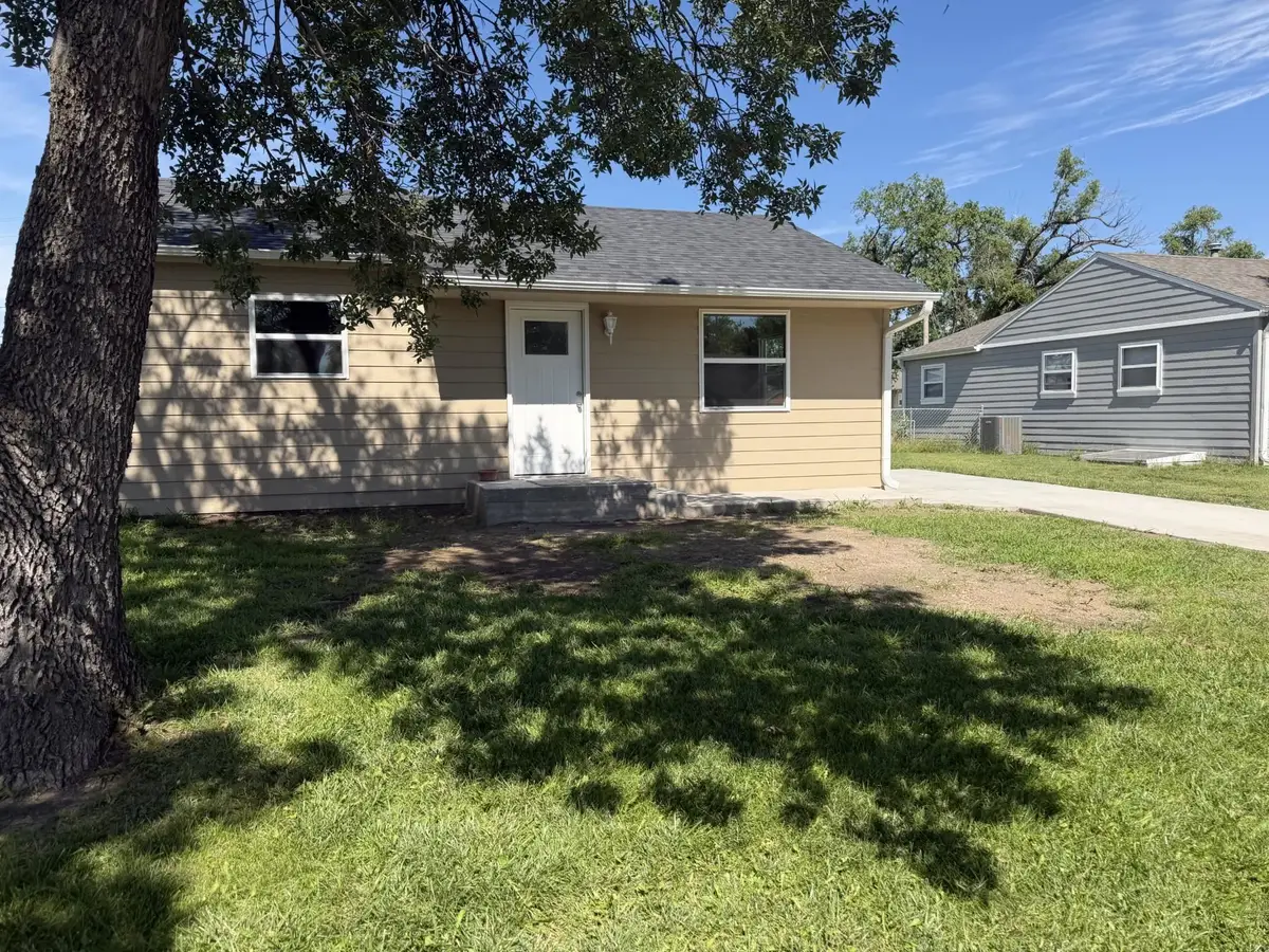 904 Choctaw, Salina, KS 67401 - #1