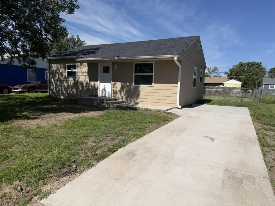 904 Choctaw, Salina, KS 67401 - #2