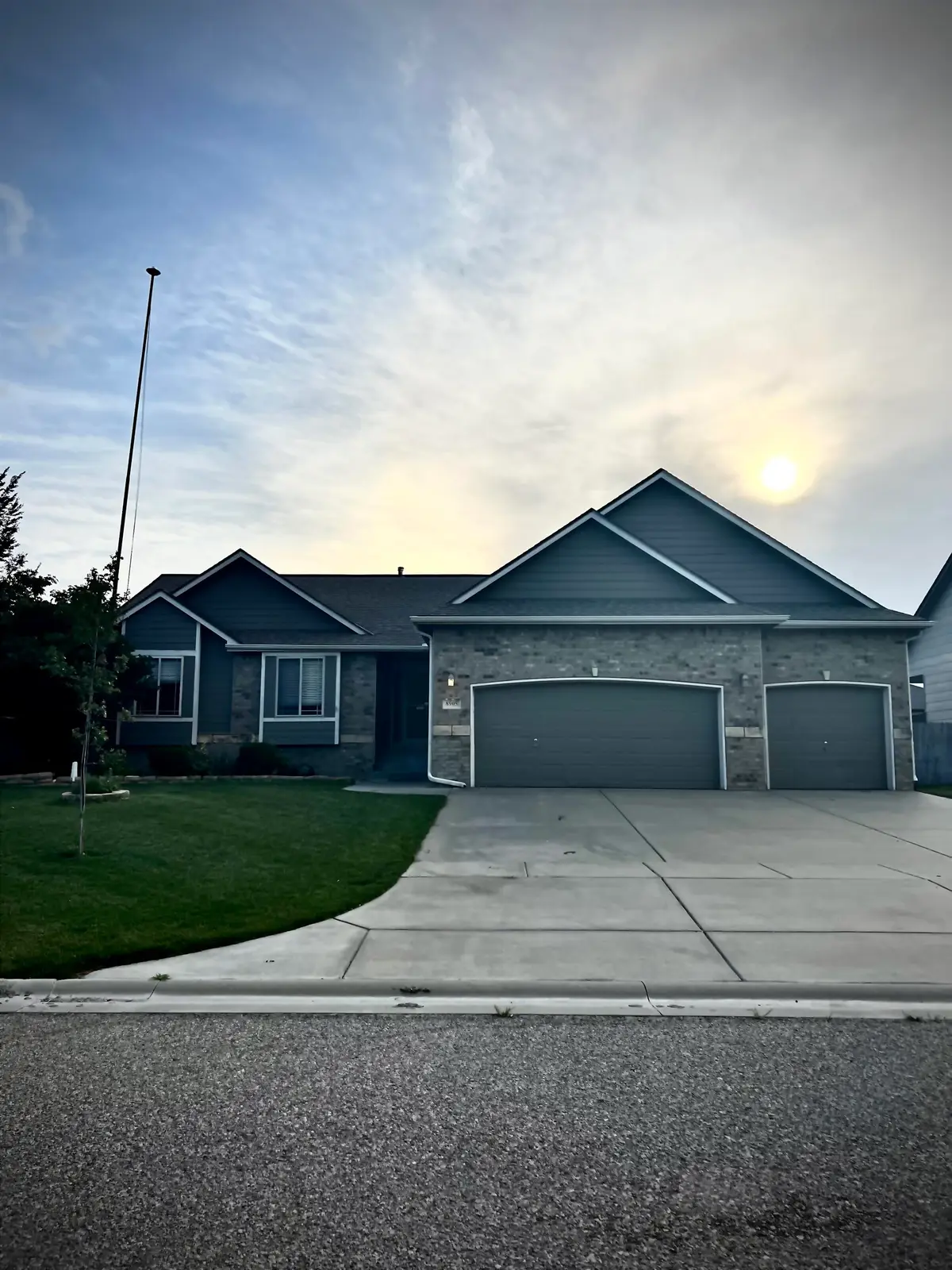 8905 N Ridgewood Ln, Park City, KS 67147 - #1