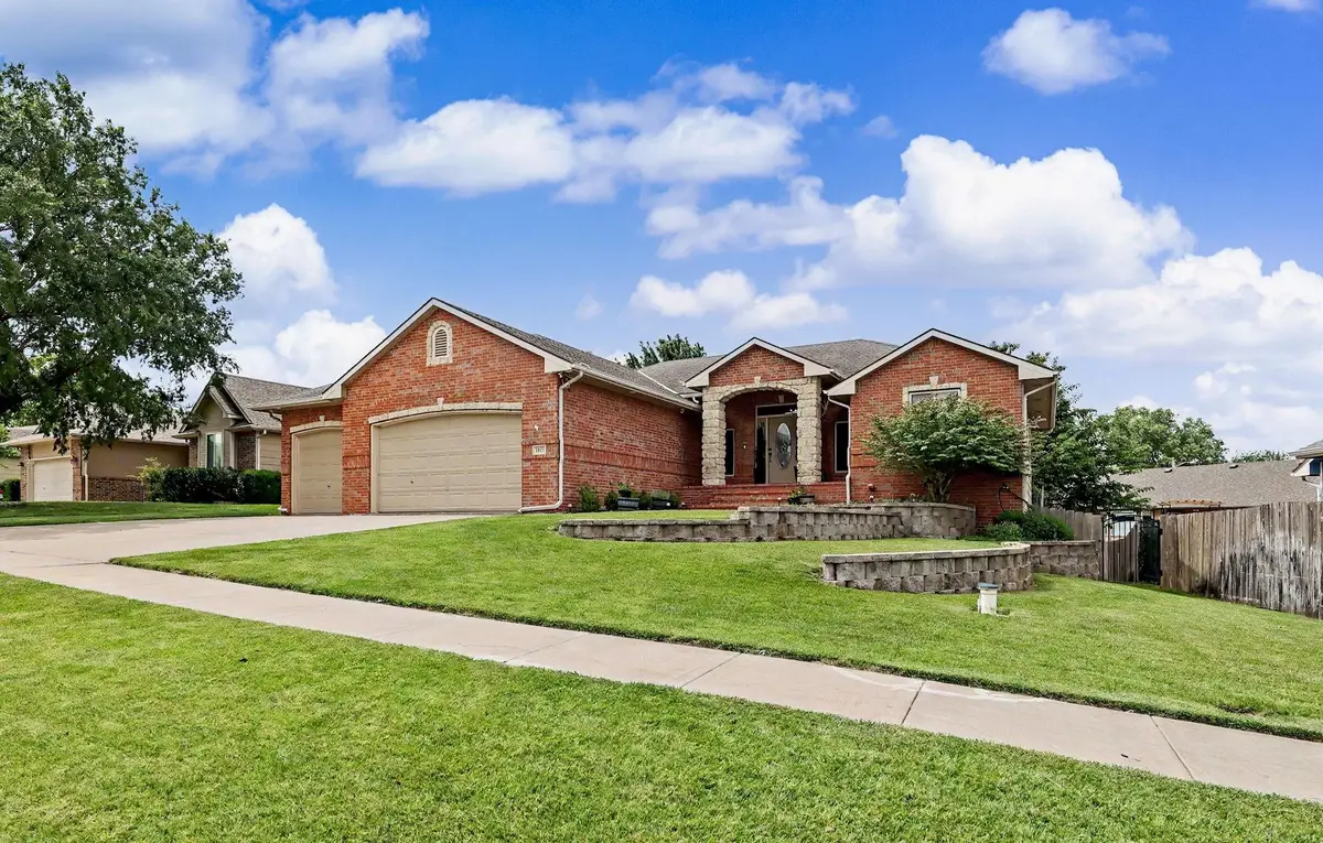1013 E Pembrook Rd, Derby, KS 67037 - #1