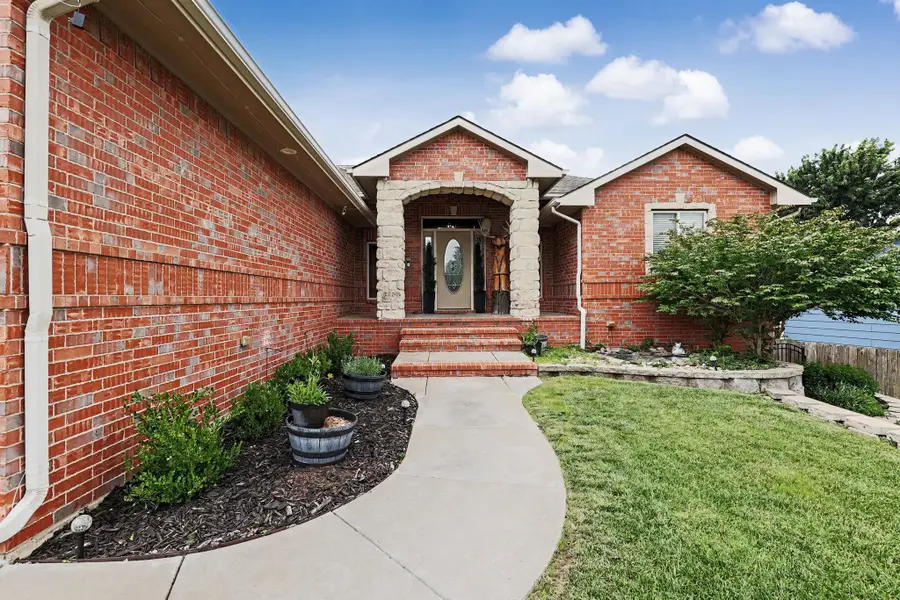 1013 E Pembrook Rd, Derby, KS 67037 - #3