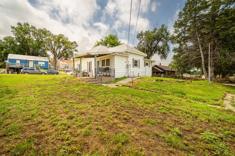 825 W 5th Street, Concordia, KS 66901 - #3