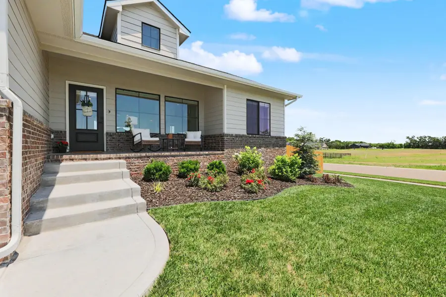 3401 S Linden Ct, Wichita, KS 67210 - #2
