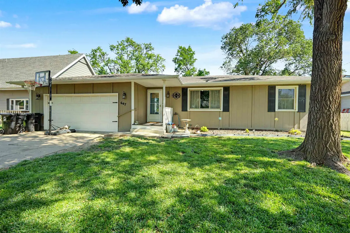 647 E Neal Ave, Salina, KS 67401 - #1