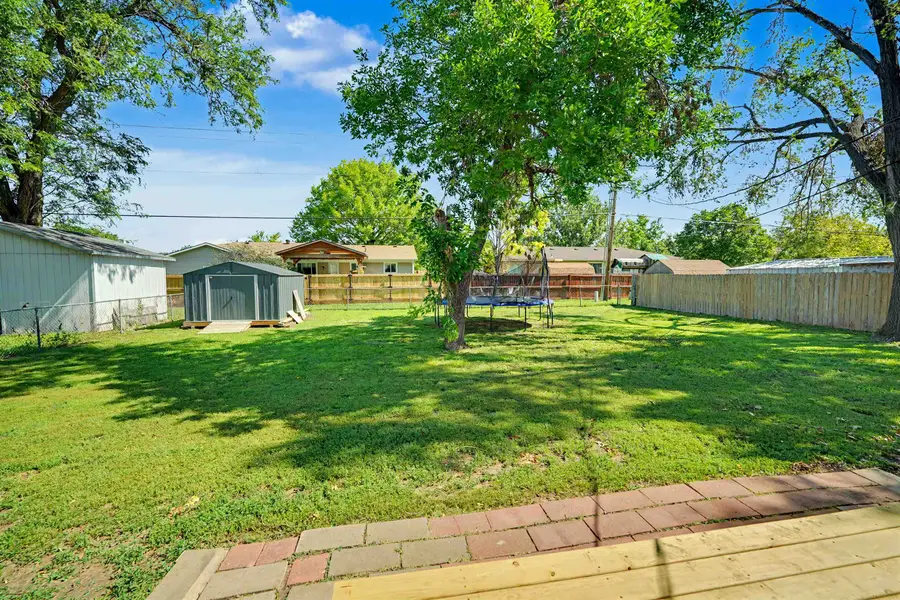 647 E Neal Ave, Salina, KS 67401 - #3