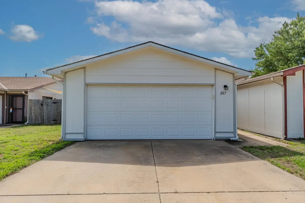 207 S Westview Dr, Derby, KS 67037 - #1