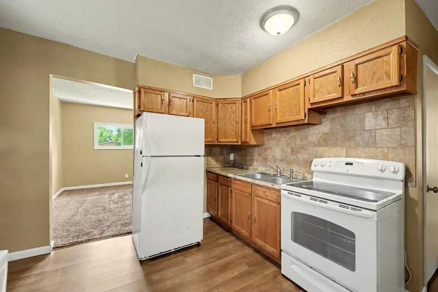 626 S 2nd St, Salina, KS 67401 - #3