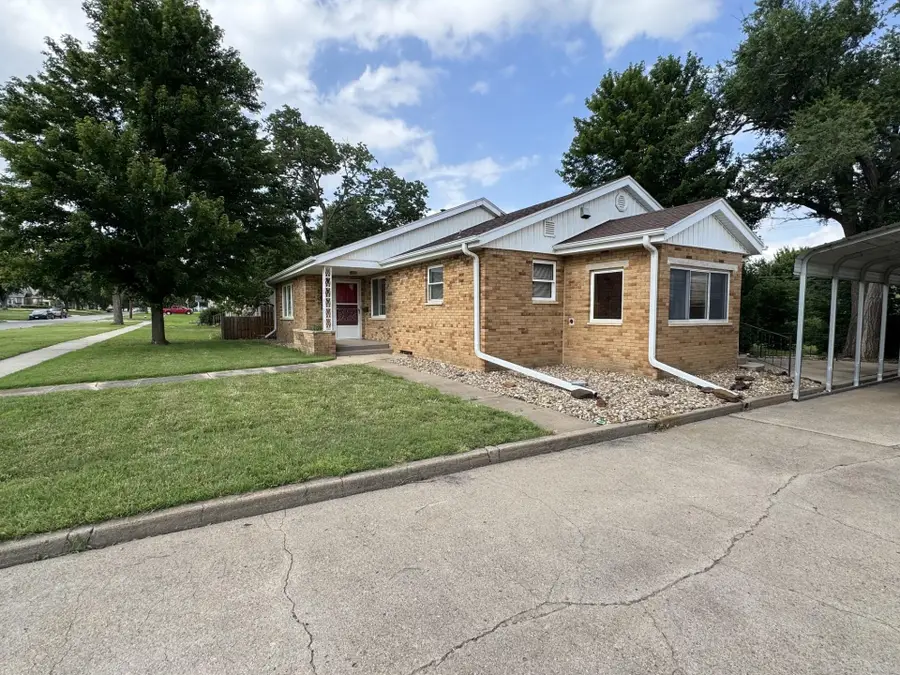 211 S First Avenue, Minneapolis, KS 67467 - #2