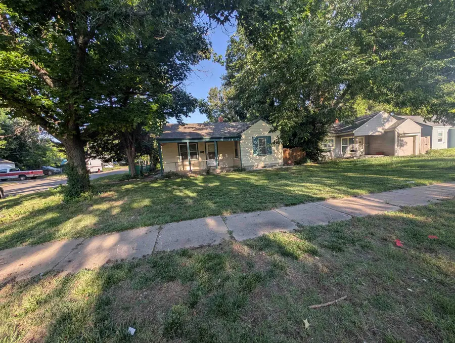 1301 N Dellrose Ave, Wichita, KS 67208 - #2