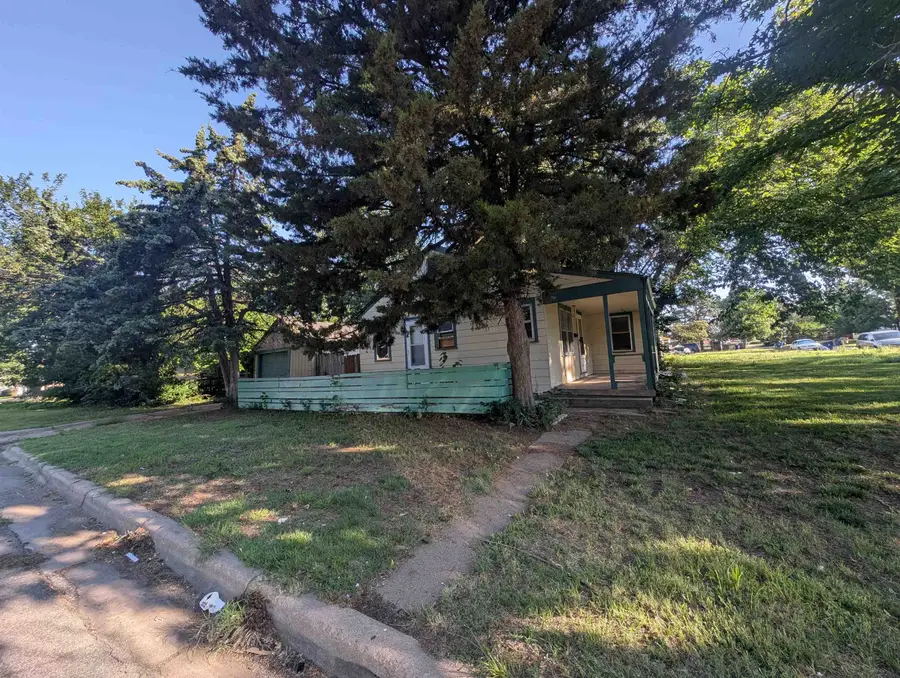 1301 N Dellrose Ave, Wichita, KS 67208 - #3