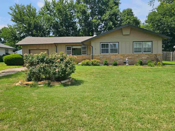 511 N Country Acres Ave, Wichita, KS 67212