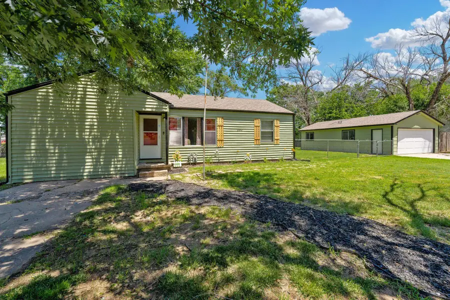 542 W Sunrise Dr, Wichita, KS 67217 - #2