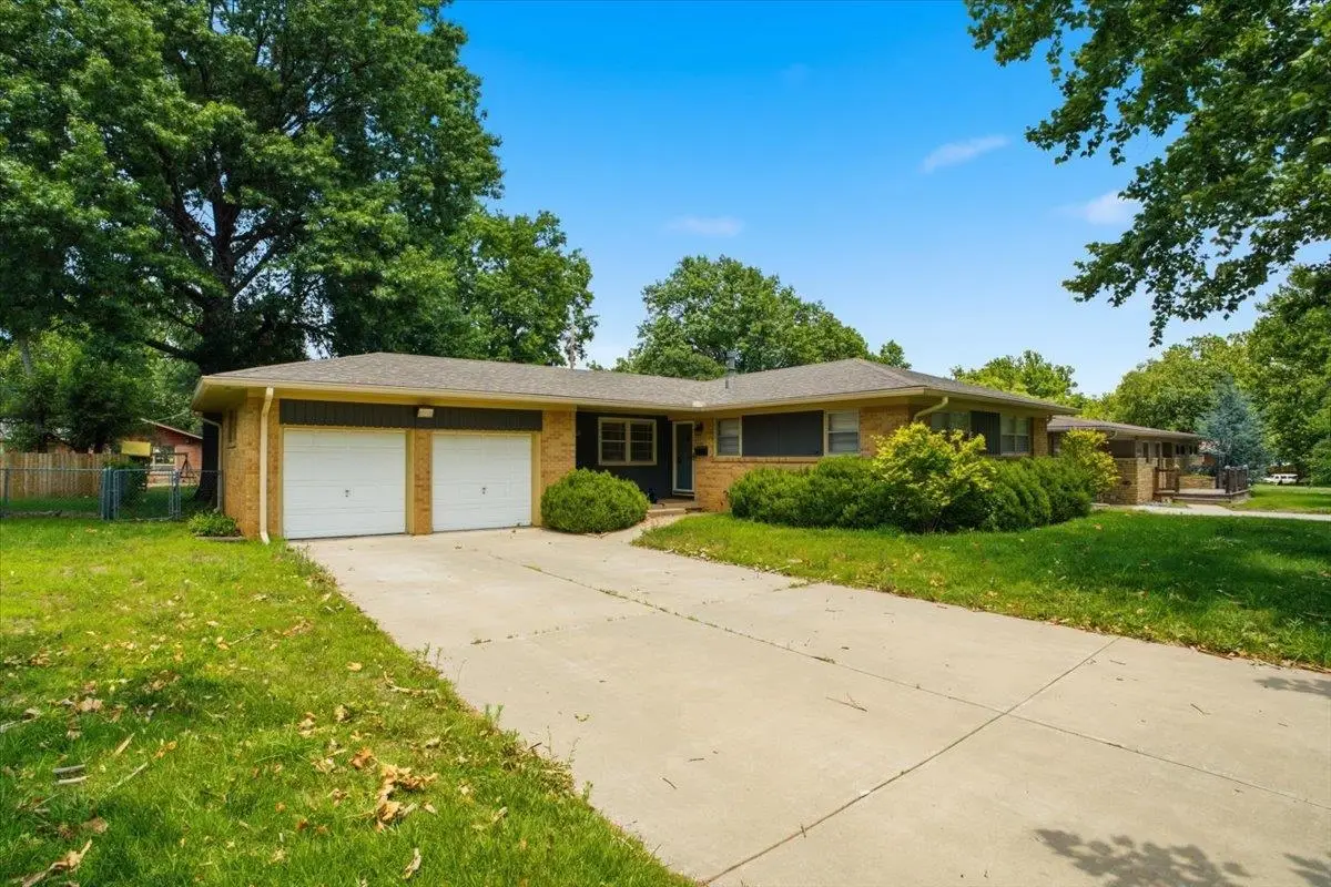 9900 W Tee Ln, Wichita, KS 67212 - #1
