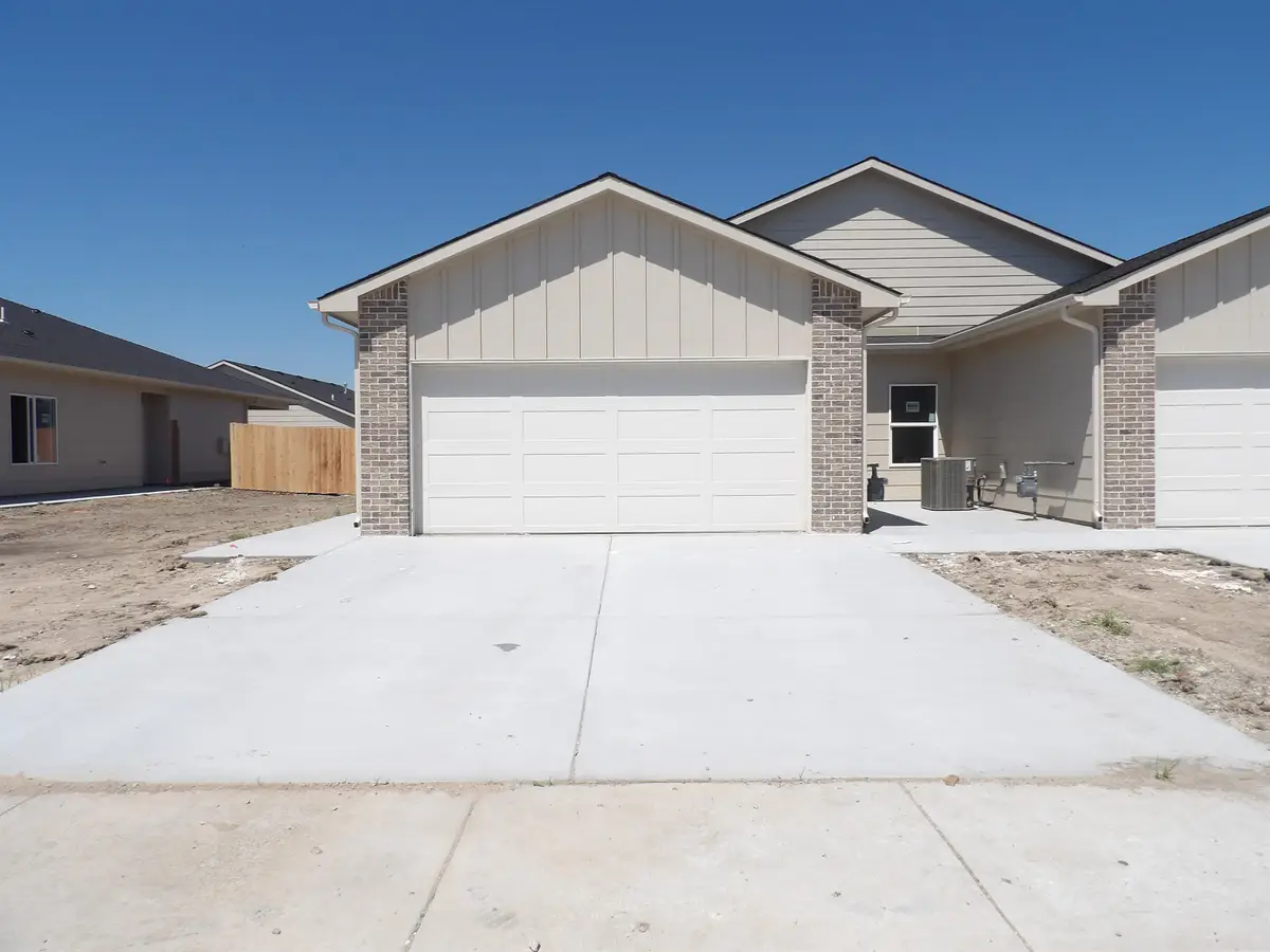 917 S Fox Ridge St, Newton, KS 67114 - #1