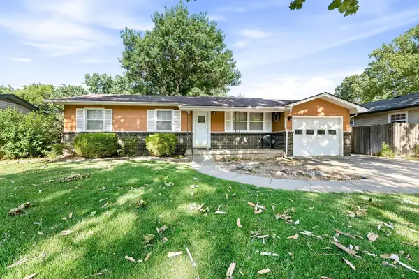 1209 N Sunset Dr, Mulvane, KS 67110