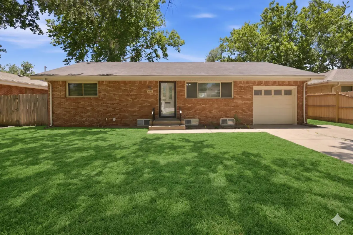 2215 E Stafford St, Wichita, KS 67211 - #1