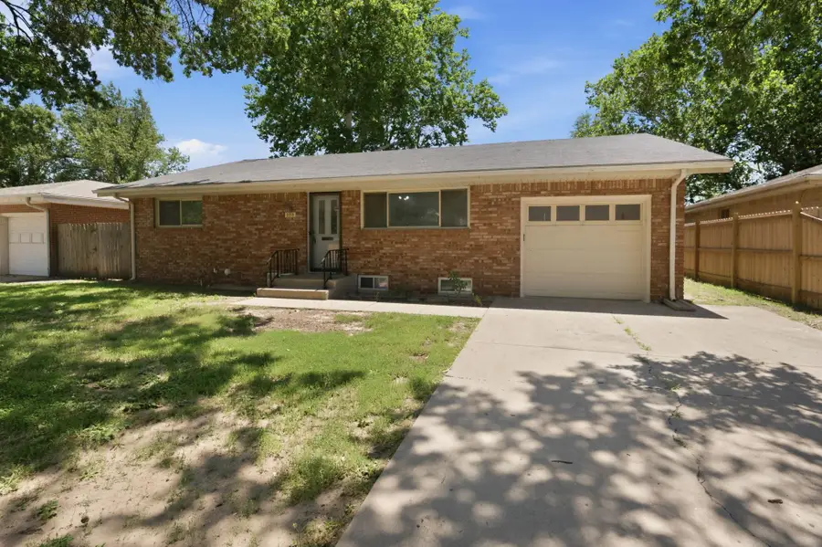 2215 E Stafford St, Wichita, KS 67211 - #2