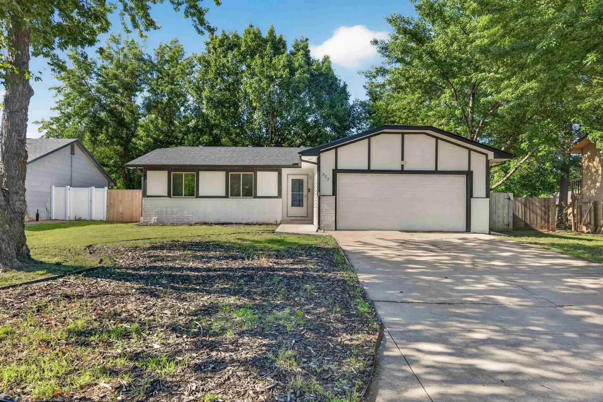 207 E North Point Dr, Derby, KS 67037 - #1
