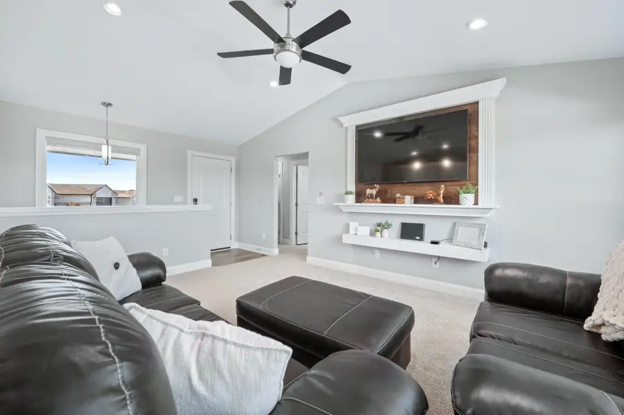 768 E Sunset Cir, Goddard, KS 67052 - #3