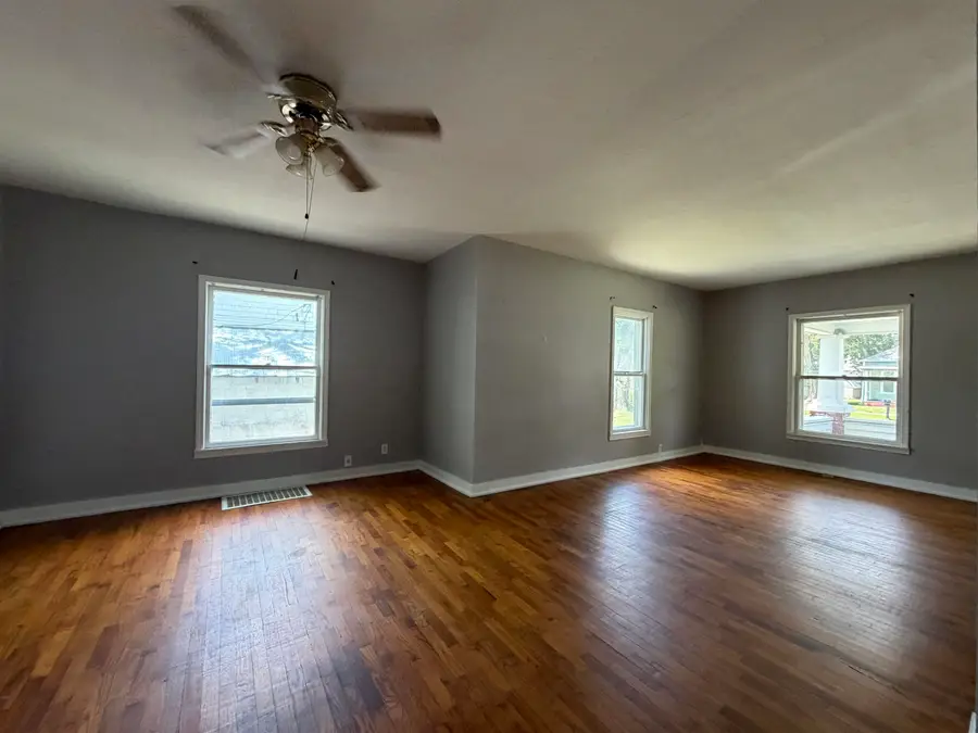 915 Park St, Salina, KS 67401 - #3