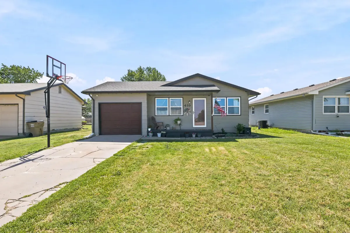419 N Sedgwick Ave, Burrton, KS 67020 - #1
