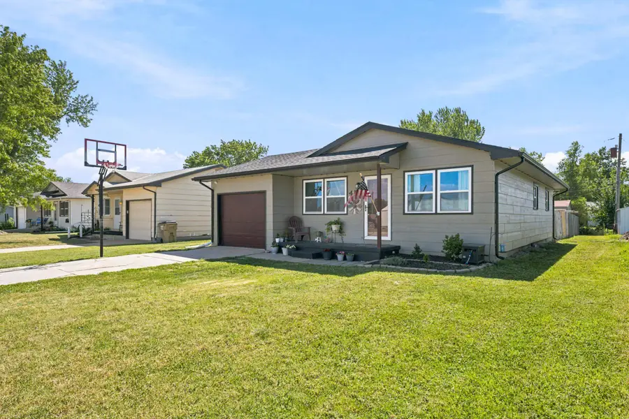 419 N Sedgwick Ave, Burrton, KS 67020 - #2