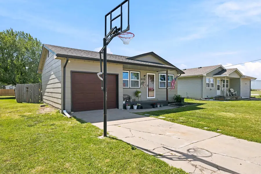 419 N Sedgwick Ave, Burrton, KS 67020 - #3