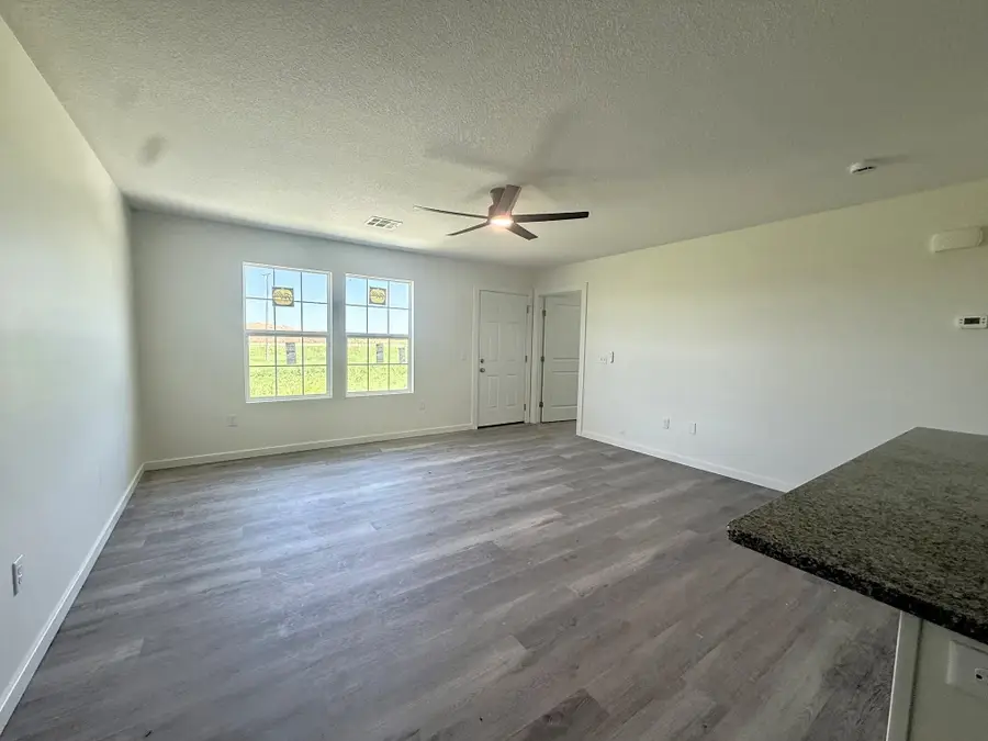 1237 Fountain Dr, Salina, KS 67401 - #3