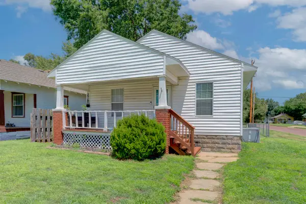 1326 S Summit St, Arkansas City, KS 67156