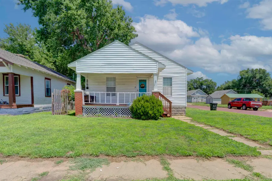 1326 S Summit St, Arkansas City, KS 67156 - #2
