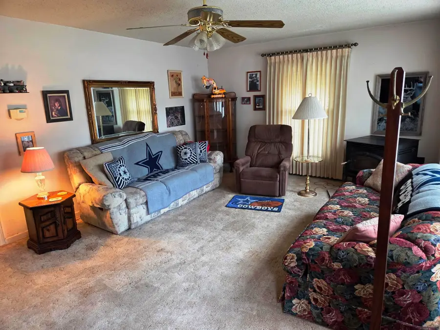 317 E 8th St, Newton, KS 67114 - #2