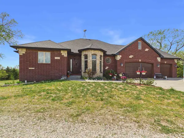 22015 W 101st St N, Mount Hope, KS 67108