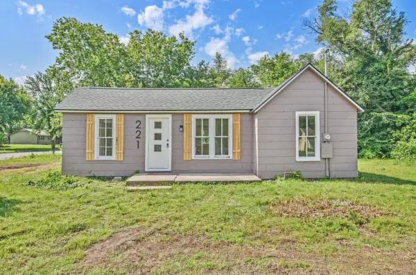 221 E 2nd, Halstead, KS 67056