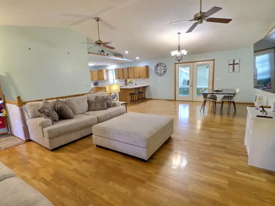 215 Prather, Mulvane, KS 67110 - #2