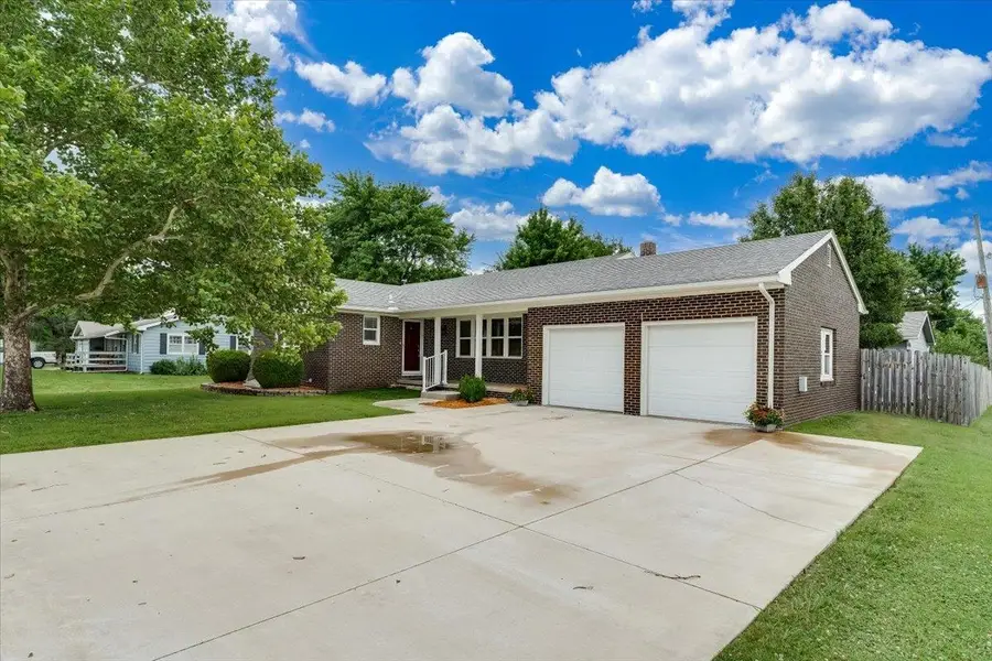 302 Marmaton Rd, El Dorado, KS 67042-3078 - #2