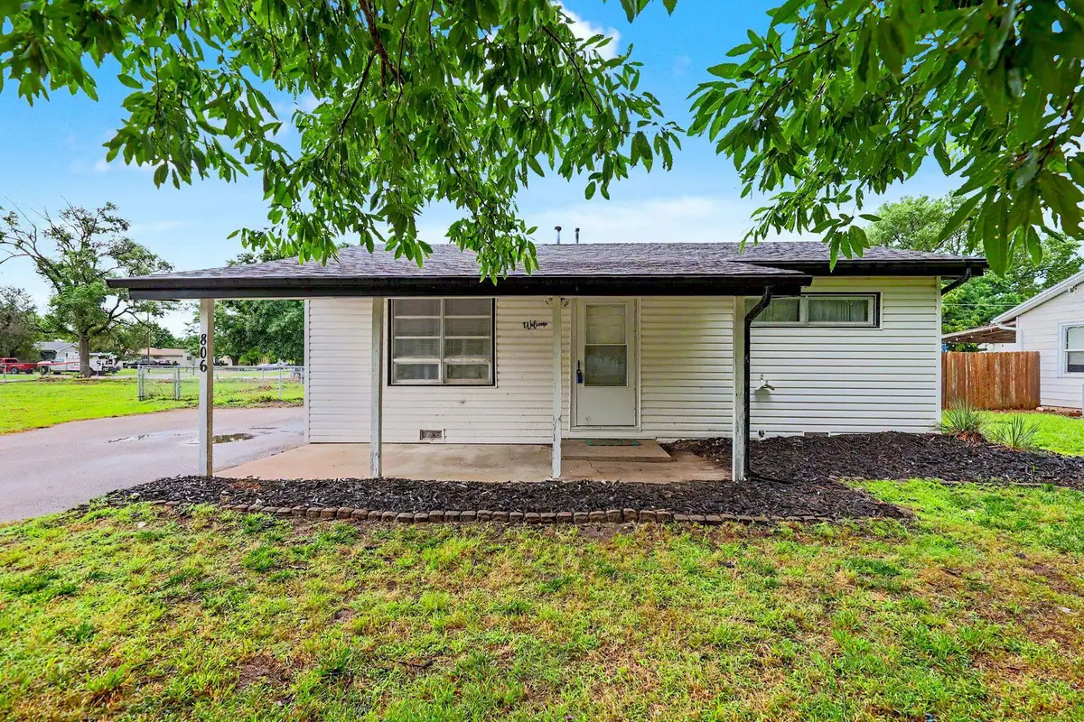806 N Arapaho Ave, Wichita, KS 67212 - #1