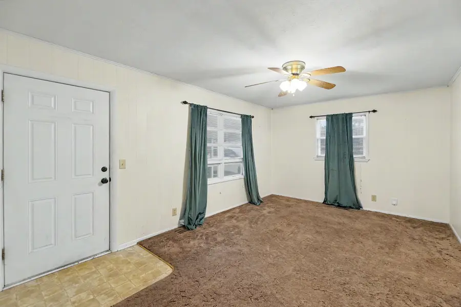 806 N Arapaho Ave, Wichita, KS 67212 - #2