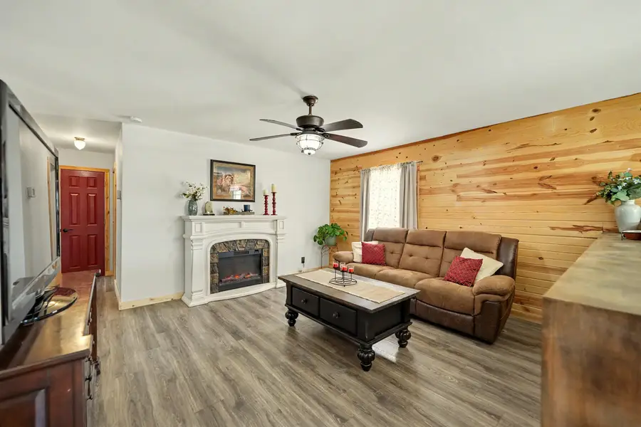 506 E Bond St, Salina, KS 67401 - #3