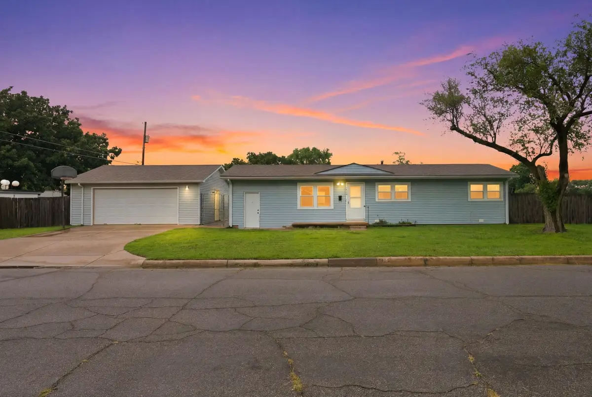 1904 W 32nd St S, Wichita, KS 67217-2031 - #1