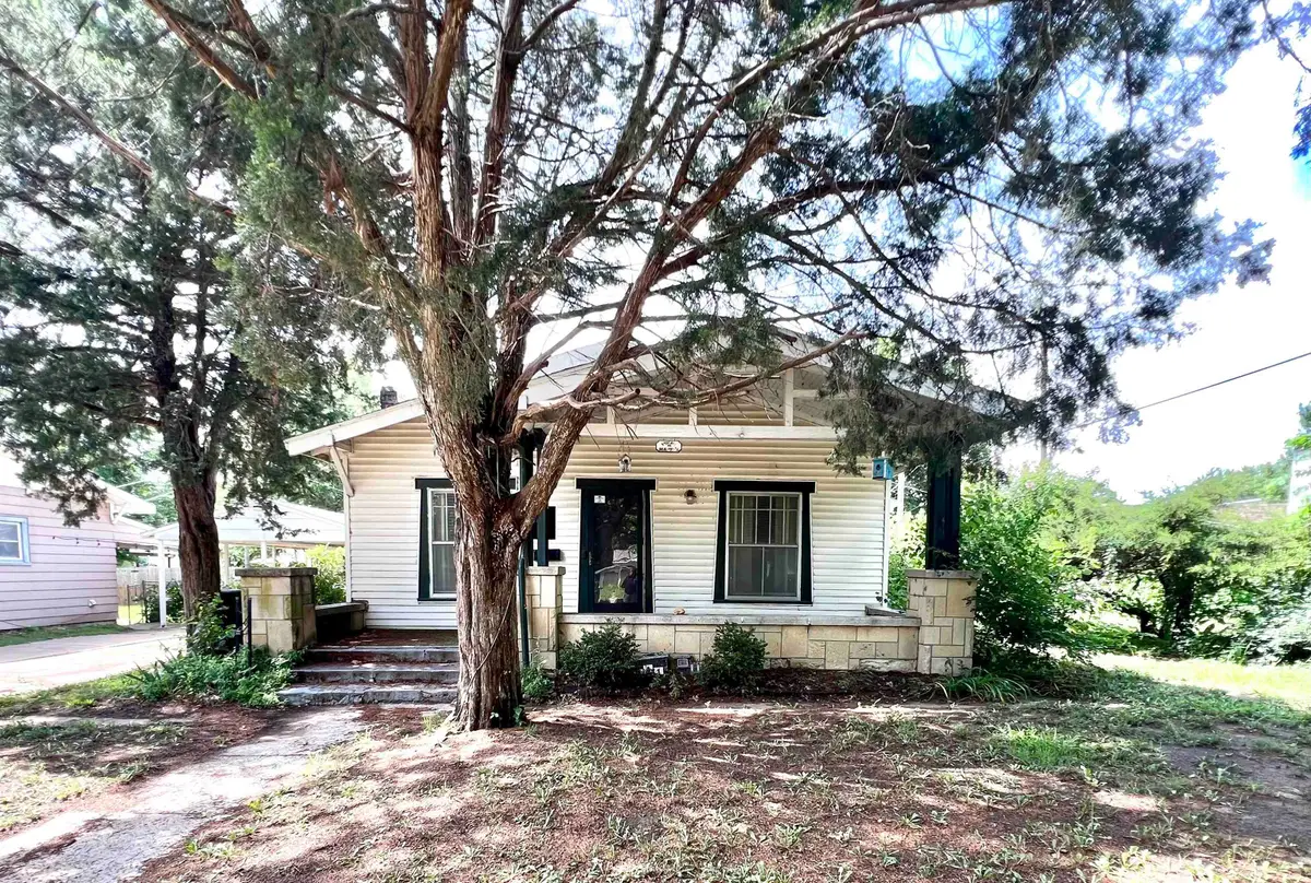 211 W Linden, Arkansas City, KS 67005 - #1